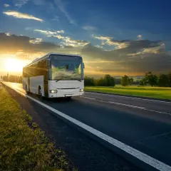 Ile kosztuje wynajem autokaru na 1 dzień? Sprawdź ceny i porady