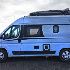 Jaki bus do przerobienia na kampera? Oto modele, które warto rozważyć