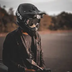 Jak wyciszyć kask motocyklowy i cieszyć się ciszą podczas jazdy