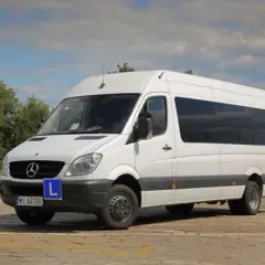 Jakie prawo jazdy potrzebne do busa 11 osobowego? Sprawdź wymagania