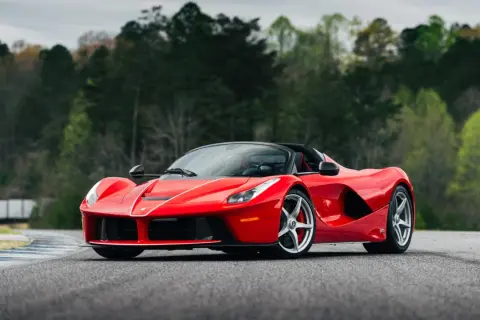 Ile kosztuje Ferrari LaFerrari? Zaskakujące ceny i czynniki wpływające na koszt