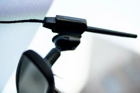 Jak podłączyć antenę wewnętrzną samochodową - uniknij najczęstszych błędów