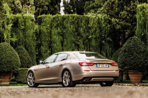 Maserati kto produkuje? Poznaj tajemnice marki i jej historię