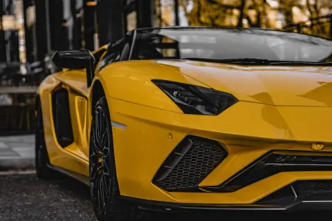 Ile kosztuje wypożyczenie lamborghini? Zaskakujące ceny i oferty