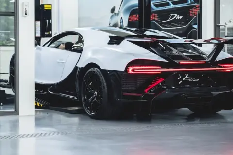Ile kosztuje wymiana oleju w Bugatti Chiron? Zaskakujące ceny!
