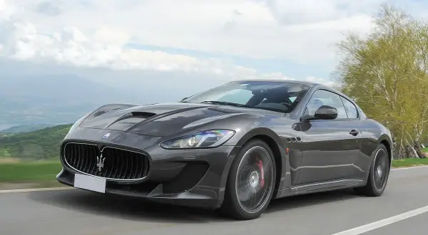 Ile kosztuje Maserati? Ceny modeli i co wpływa na ich wartość