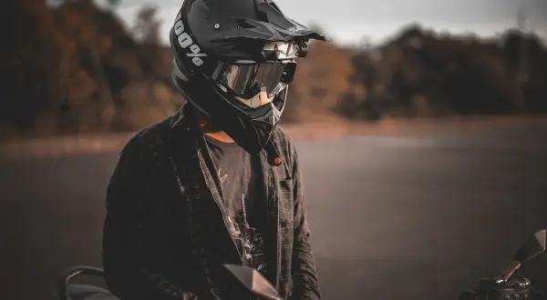 Jak wyciszyć kask motocyklowy i cieszyć się ciszą podczas jazdy