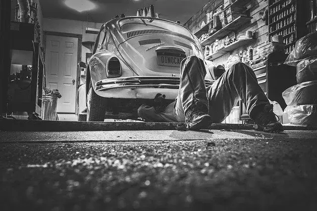 Ile kosztuje godzina pracy mechanika samochodowego? Sprawdź ceny i porady
