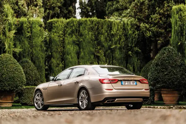 Maserati kto produkuje? Poznaj tajemnice marki i jej historię